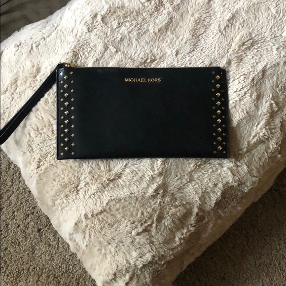 Michael Kors Handbags - Michael Kors clutch/wristlet